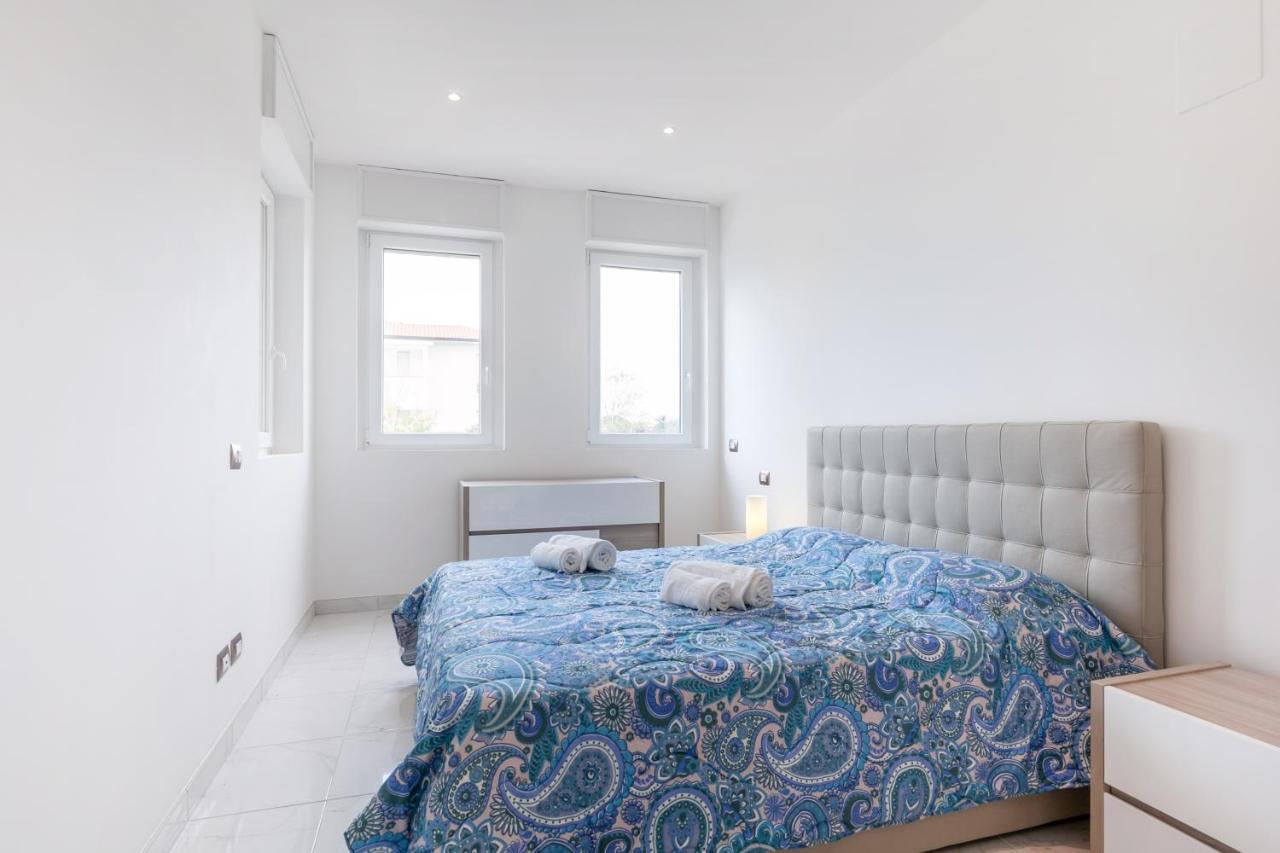 Апартаменты Seaside Flat With Swimming Pool And Private Parking Каламброне Экстерьер фото